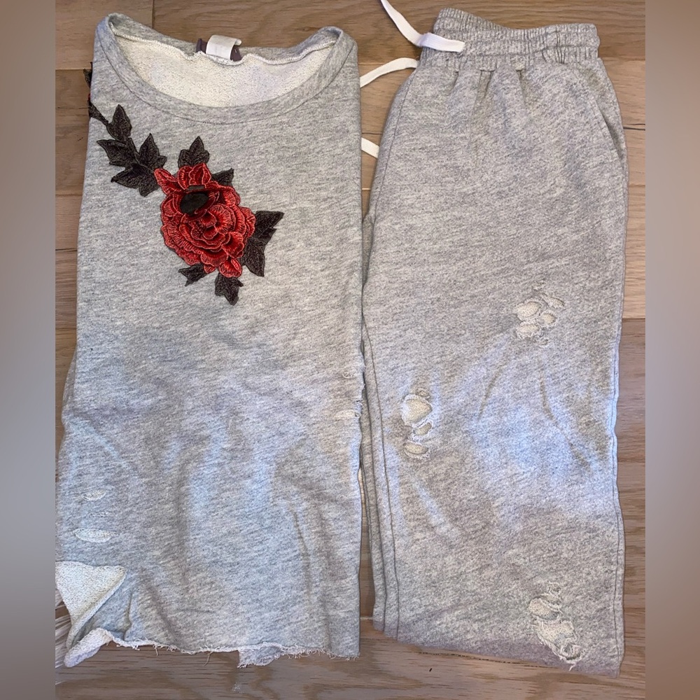 Sweatsuit both pieces included - Picture 14 of 16